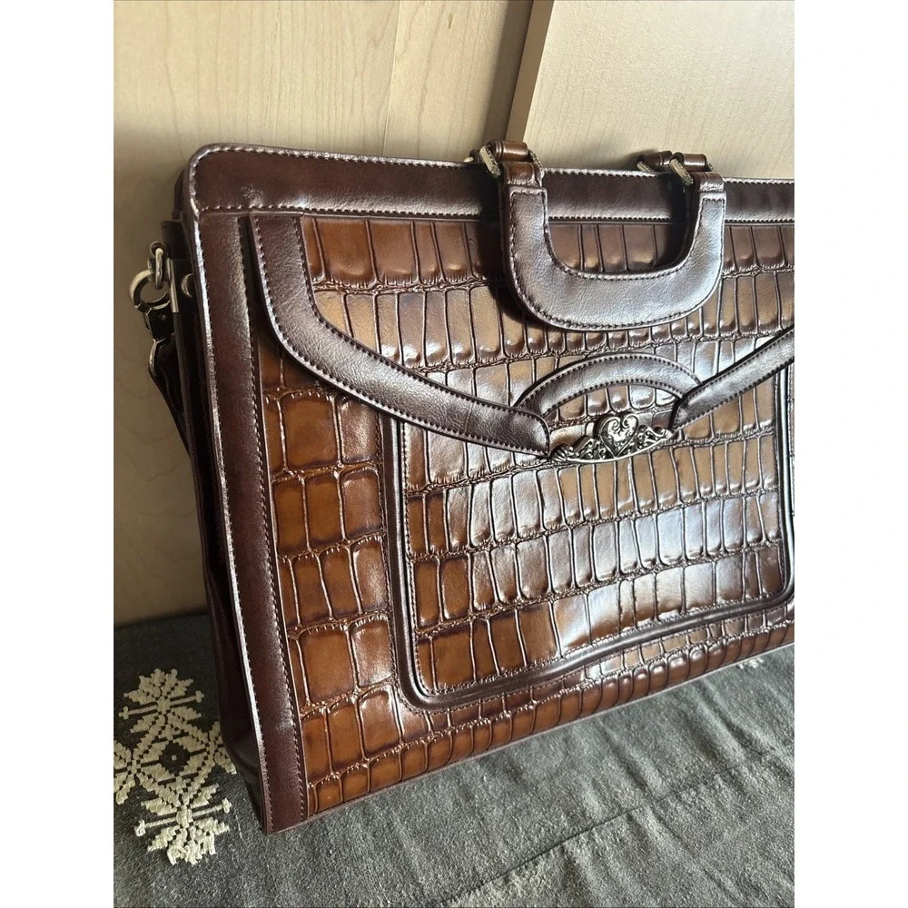 Vtg MARC CHANTEL EMBOSSED Crocodile Brown Leather Briefcase RARE Zip‎ Closure